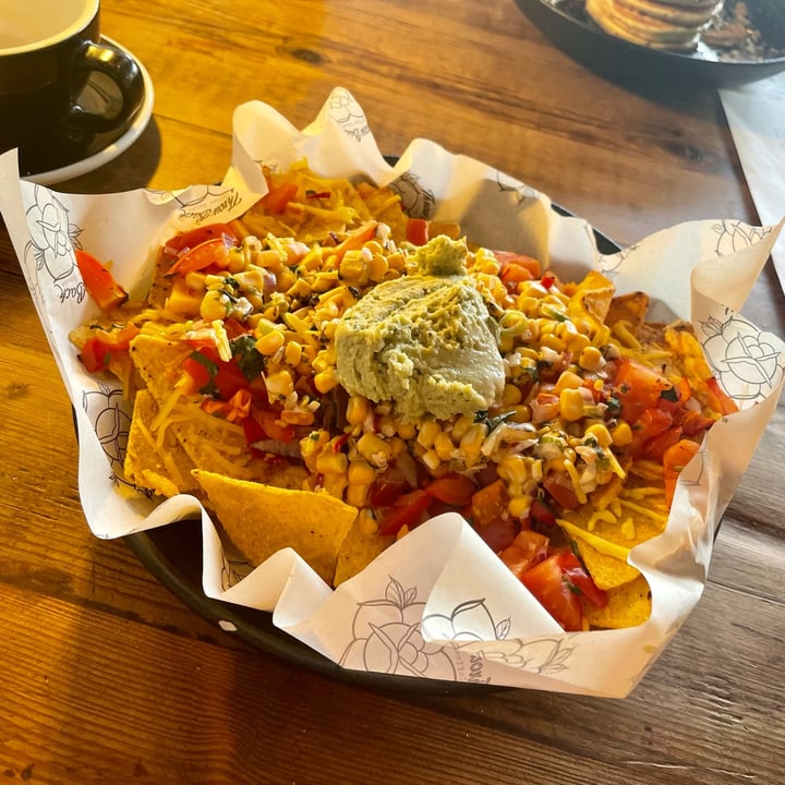 photo of Throwback Coffee House Loaded nachos shared by @sasa0409 on  14 Nov 2022 - review