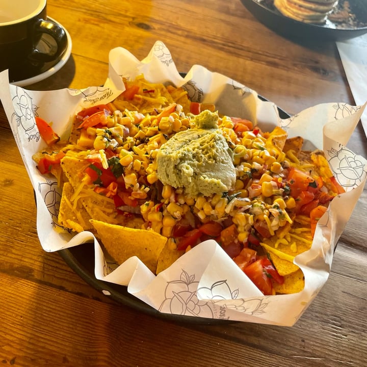review photo of Throwback Coffee House Loaded nachos shared by @sasa0409 on 14 Nov 2022 - review
