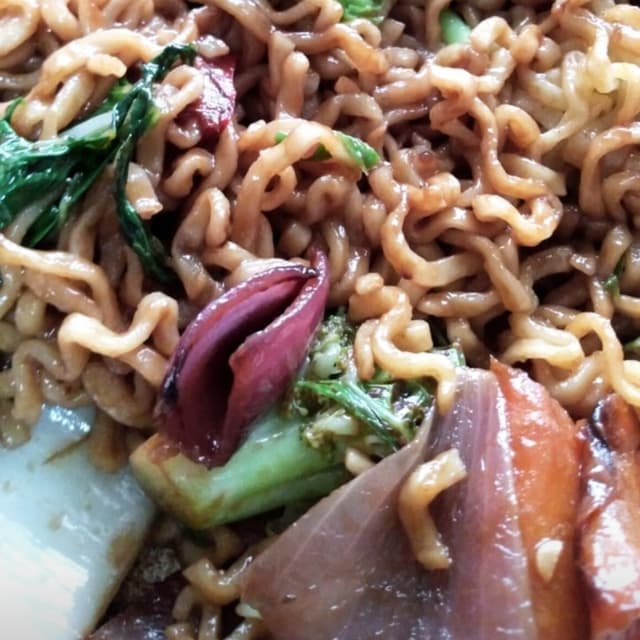 Photo of the dish “Yakisoba vegano e tofu xadrez”