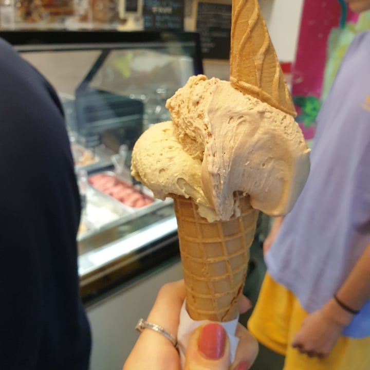 photo of Tutto Gelato Gelato Pistacchio E Nocciola shared by @itslauraheree on  10 Jul 2022 - review