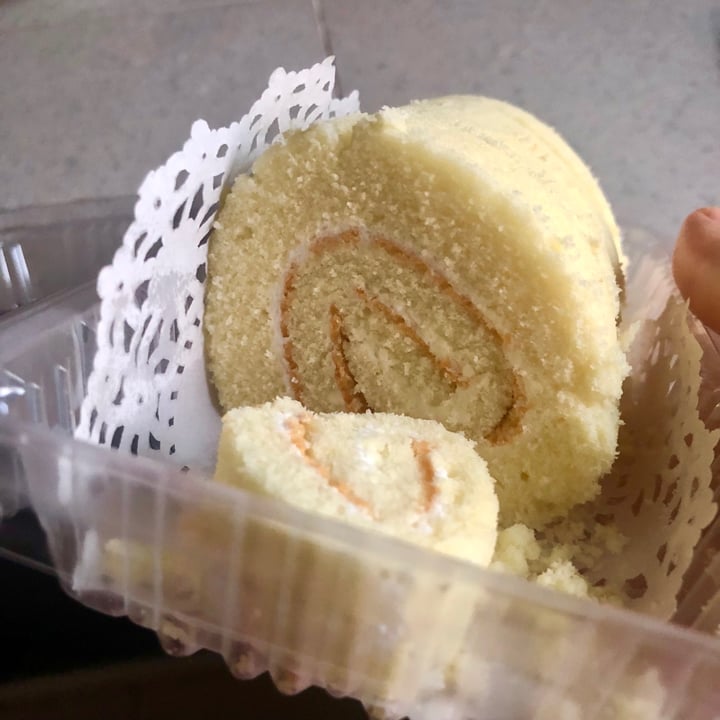 photo of M Bakery Vanilla Swiss Roll shared by @consciouscookieee on  07 Aug 2021 - review
