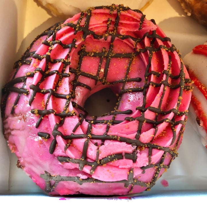 photo of Doughnotts Raspberry Ripple shared by @rikesh on  01 Nov 2021 - review