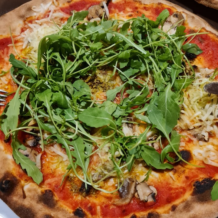photo of Trattoria Pizzeria Agordina Di Laghi & C. (S.N.C.) Pizza Veggy shared by @daniela77r on  18 Jun 2022 - review