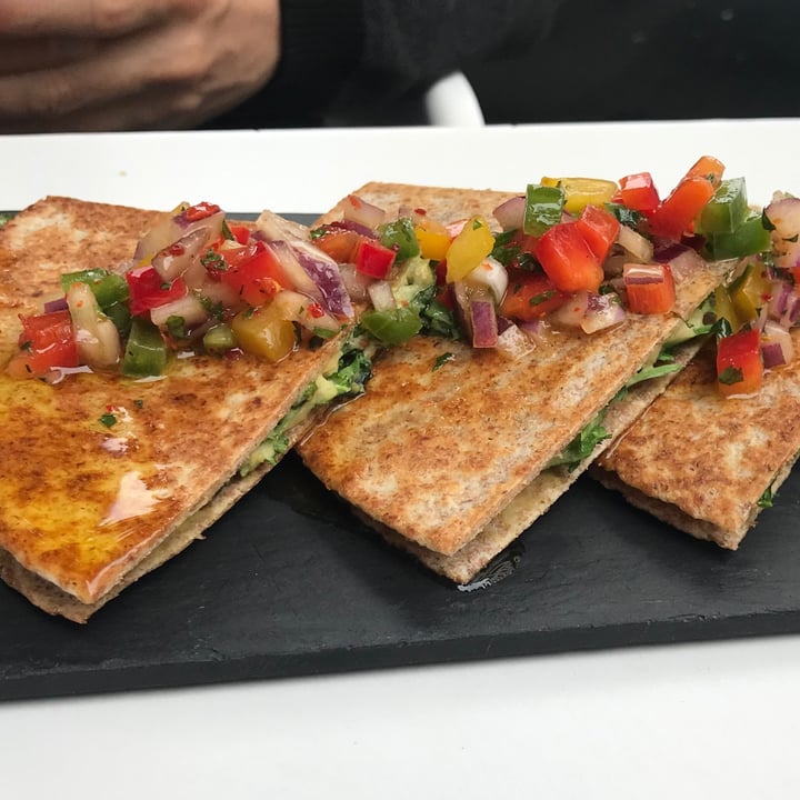 photo of El Enano Verde Quesadillas integrales de guacamole, rúcula y garbanzos shared by @deniz on  13 Mar 2021 - review