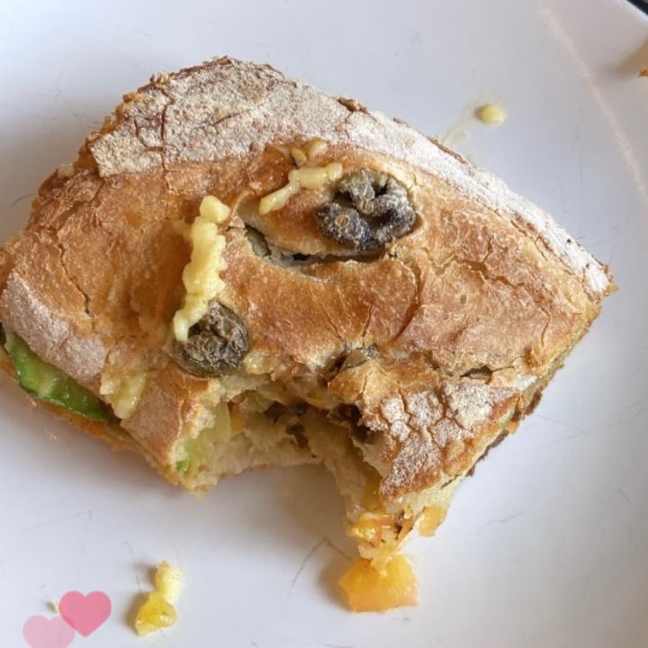 review photo of Padaria Barra Da Tijuca - Figs&co - Península Sanduiche Vegano shared by @dharmagobind on 01 Oct 2022 - review