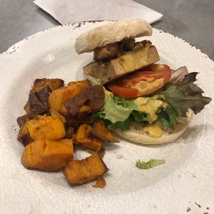 review photo of Seed Plant-Based Cafe Breakfast Sandwich shared by @dianna on 23 Nov 2021 - review