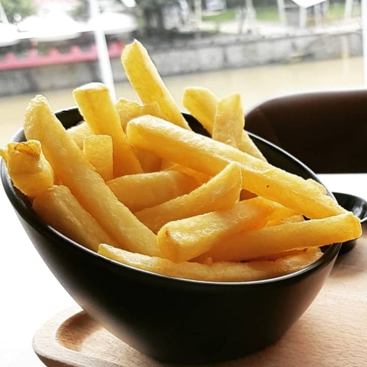 photo of nomVnom Bistro Truffle Fries + Truffle Mayo Dip shared by @suchabohr on  25 Jun 2020 - review