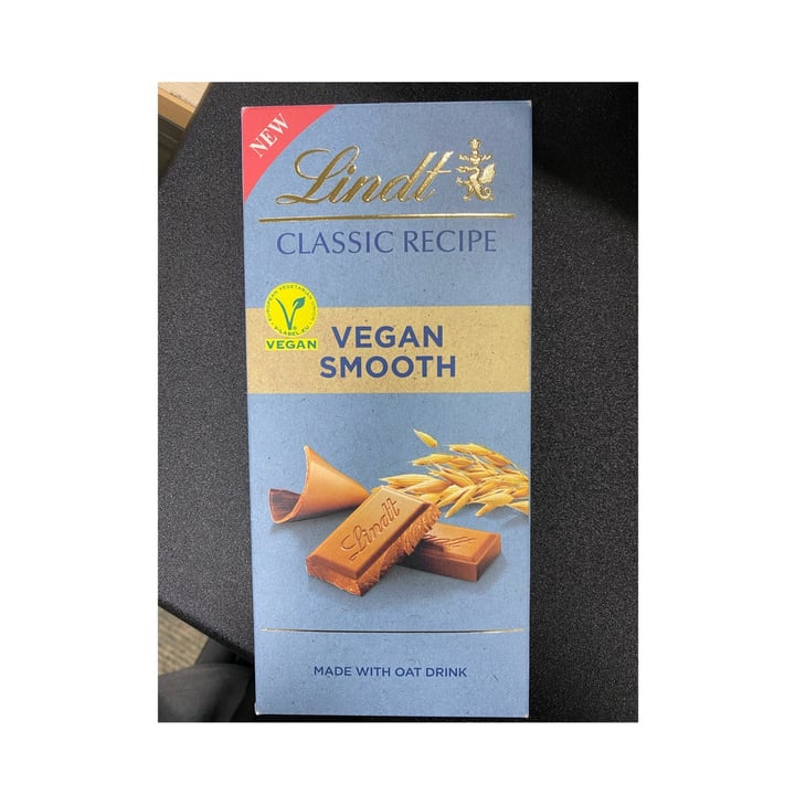 photo of Lindt Classic Vegan Smooth shared by @juquintero on  25 May 2022 - review