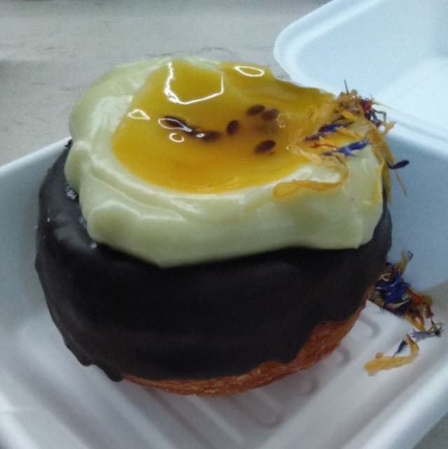 Foto del piatto “Donut Vegano Con Crema De Mango”