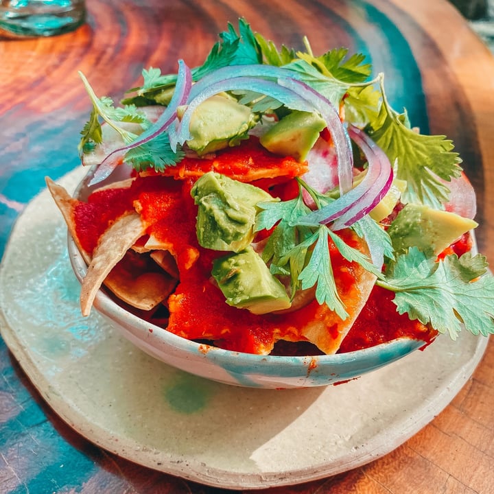 review photo of Holistika Chilaquiles Rojos shared by @veganosrecomiendo on 29 Oct 2020 - review