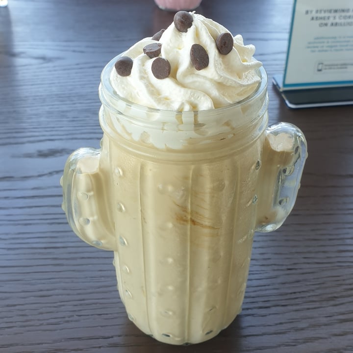 photo of Asher's Corner Cafe @ Ashers Farm Sanctuary Coffee milkshake shared by @ricardojfmarques on  10 Oct 2020 - review