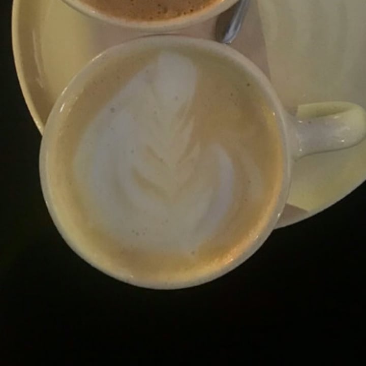 photo of BORJA SPECIALTY COFFEE Latte Doble Con Leche De Almendras shared by @sabrinasilvero on  23 Sep 2021 - review