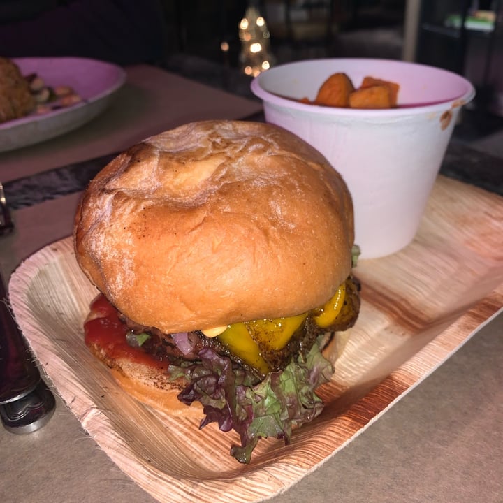 photo of Winners Vegan Not a cheese burger shared by @vanessabejjany on  27 Dec 2021 - review