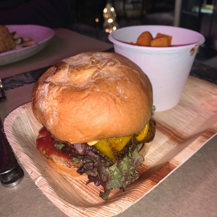 review photo of Winners Vegan Not a cheese burger shared by @vanessabejjany on 27 Dec 2021 - review