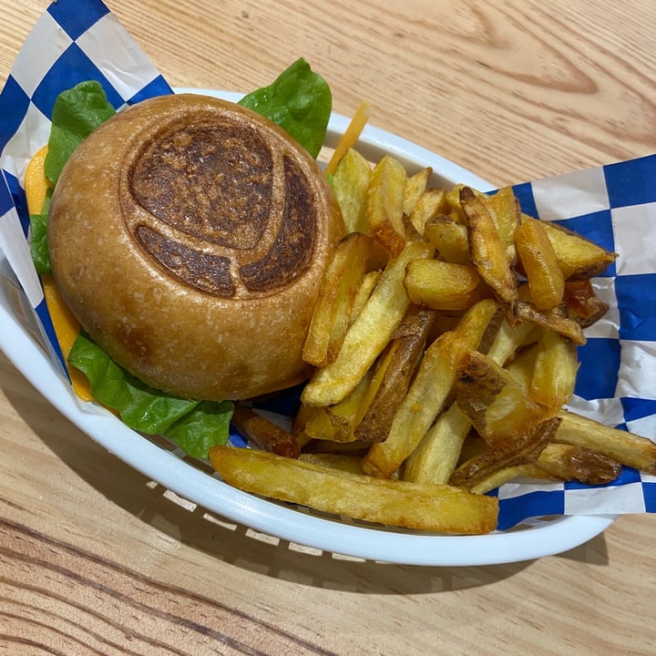 photo of Montana Shop Porto Montana Fat Burger shared by @vegainz12 on  30 Dec 2021 - review