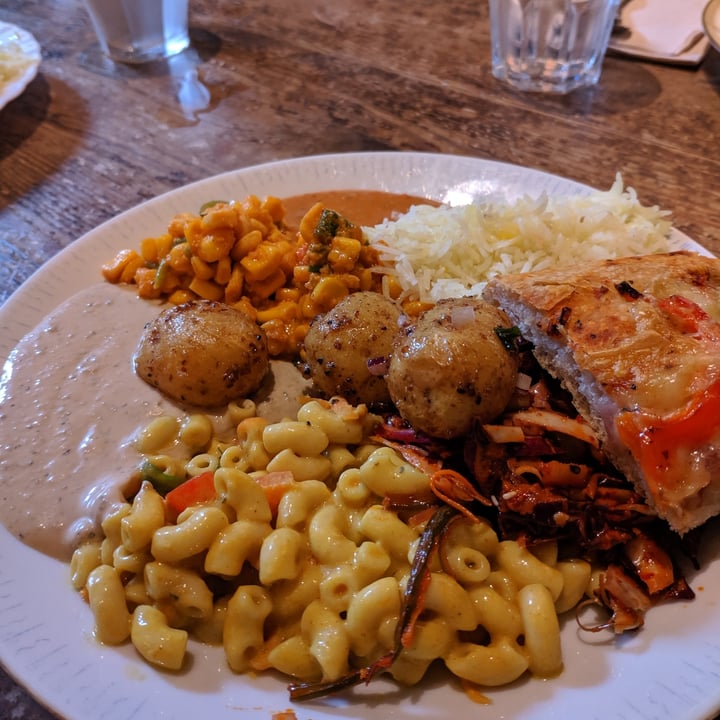 review photo of Hermans Lunch Buffet shared by @lauraarual on 25 Sep 2022 - review