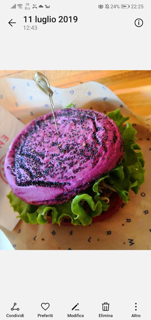 photo of Flower Burger Cherry Bomb shared by @giadapiparo on  25 Feb 2020 - review