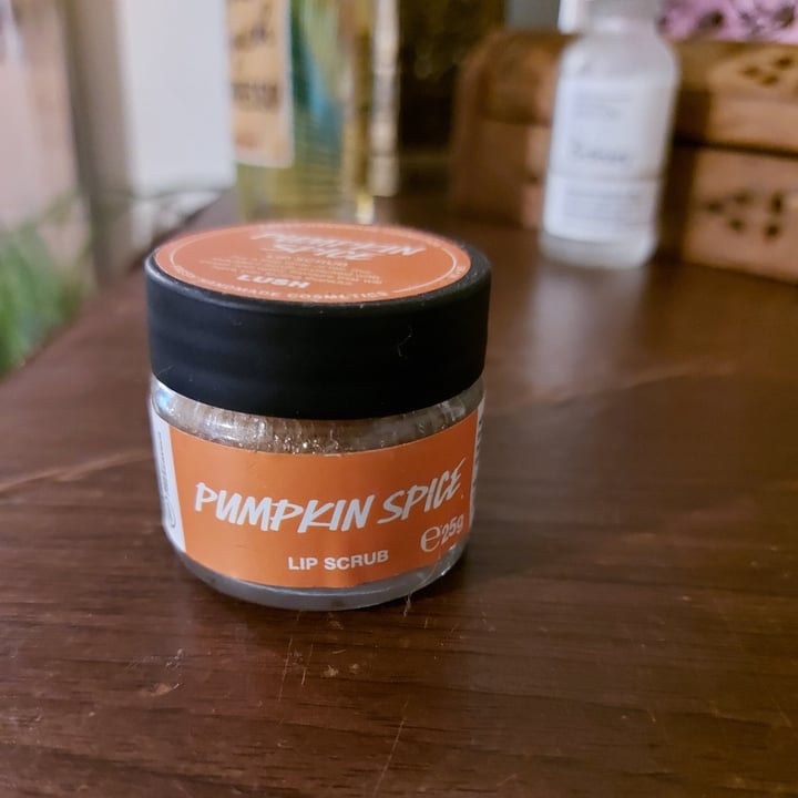 review photo of LUSH Fresh Handmade Cosmetics Pumpkin Spice Lip Scrub shared by @michellefarmer on 29 Jun 2020 - review