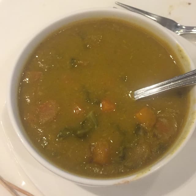 菜肴“Kale Turmeric Lentil Soup”的照片