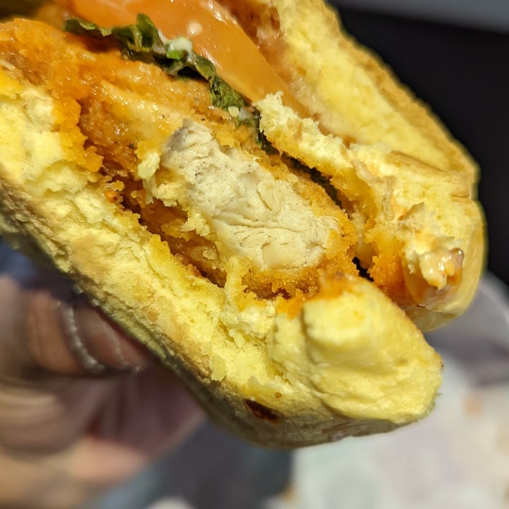 photo of V Burger Vegan Hot Chicken Sandwich shared by @jmarikar on  04 Dec 2021 - review