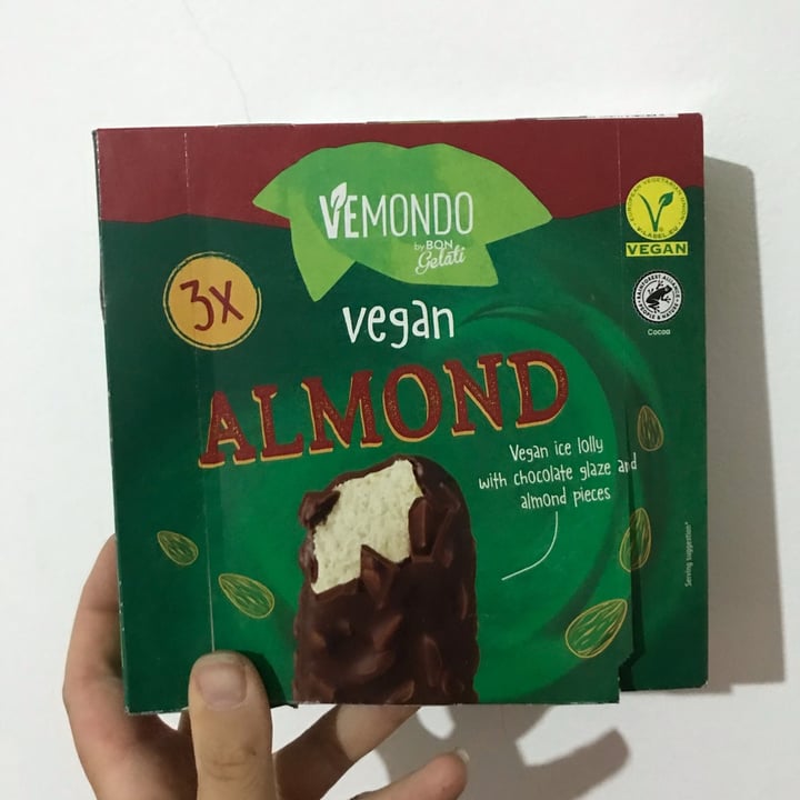 photo of Vemondo  Vegan Almond shared by @vegvale93 on  30 Sep 2022 - review