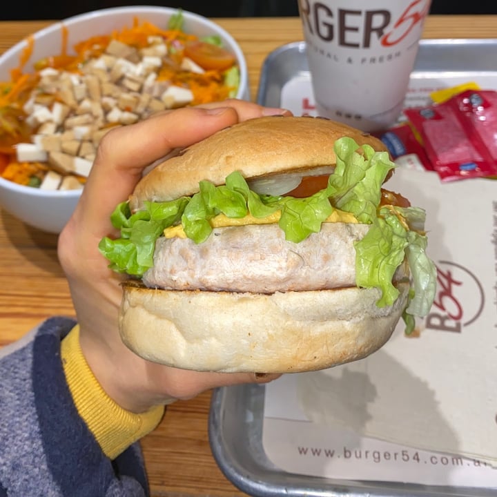 photo of Burger 54 Chicken Sandwich shared by @inespressable on  28 Aug 2021 - review