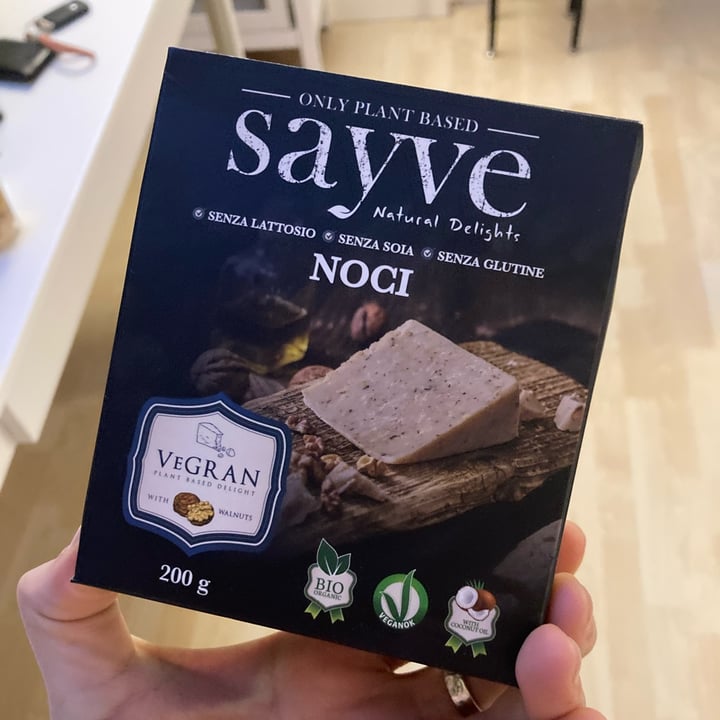 photo of Sayve Formaggio duro vegetale alle noci shared by @babinskij on  01 Apr 2022 - review