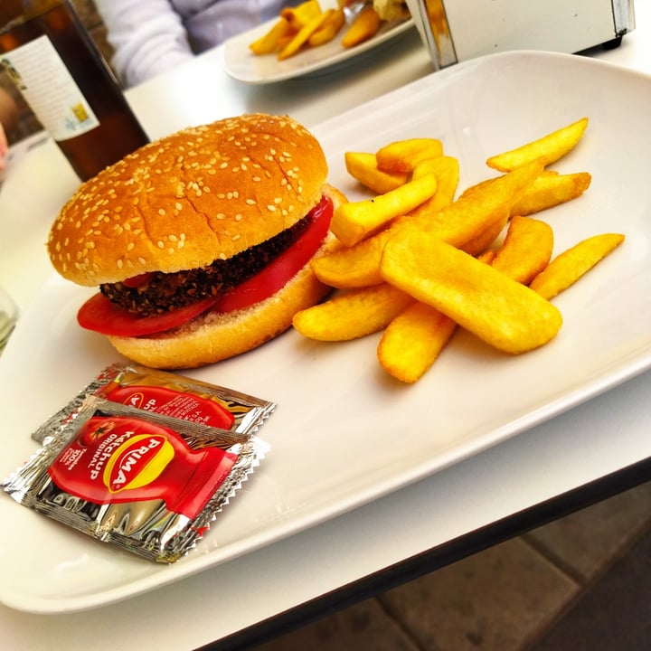 review photo of Tomikaya tapas Hamburguesa Vegana Espinaca Y Piñones shared by @miyagzl on 03 May 2022 - review