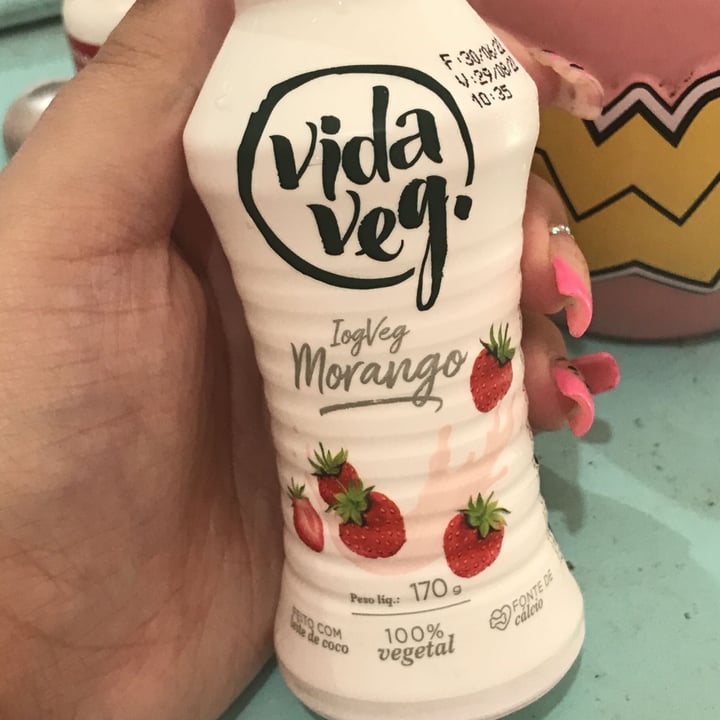 photo of Vida Veg IogVeg Morango shared by @muniquegasparello on  25 Jul 2022 - review