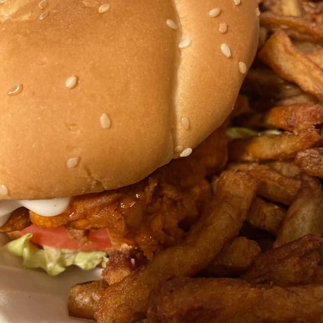 菜肴“Buffalo Chickun Burger”的照片