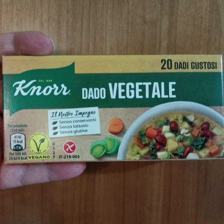 photo of Knorr Dado vegetale vegan shared by @marinasacco on  14 May 2022 - review