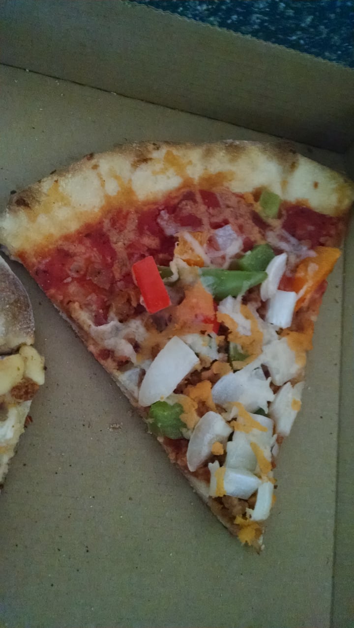 photo of Allie's Vegan Pizzeria & Cafe Italian pizza shared by @fwivo on  17 Jun 2018 - review
