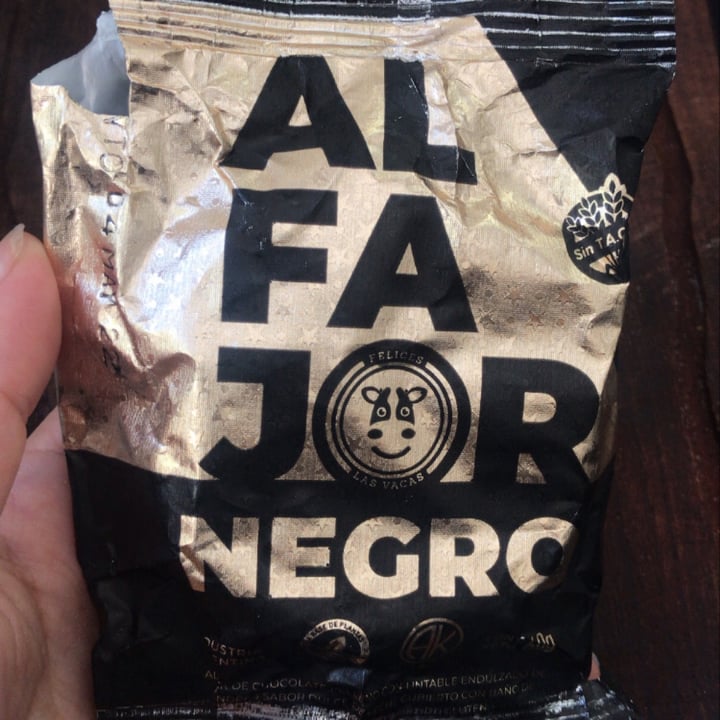 photo of Felices Las Vacas Alfajor negro sin tacc shared by @fungi on  17 Feb 2022 - review