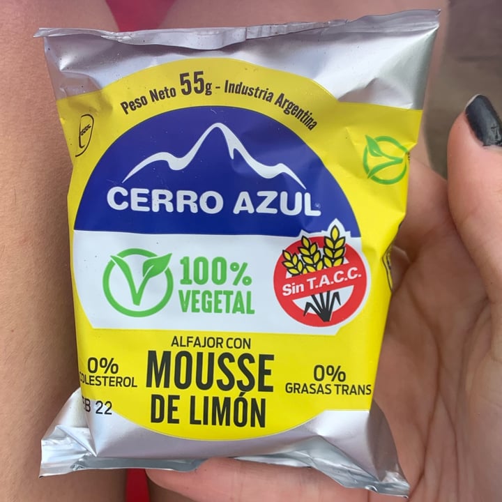 photo of Cerro Azul Alfajor con Mousse de Limón shared by @jannacatts on  27 Feb 2022 - review