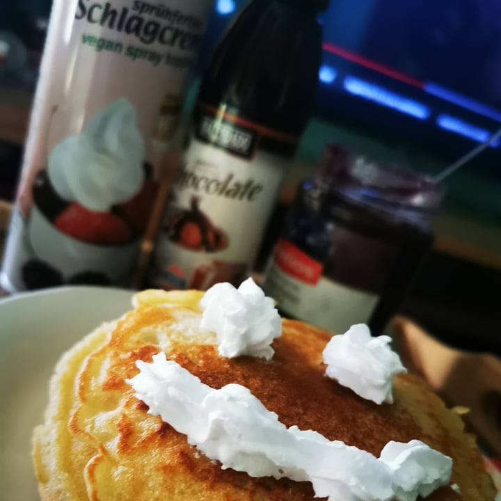 review photo of Schlagfix Schlagcrème Vegan Spray Topping shared by @amazonadeunicornios on 30 Sep 2021 - review