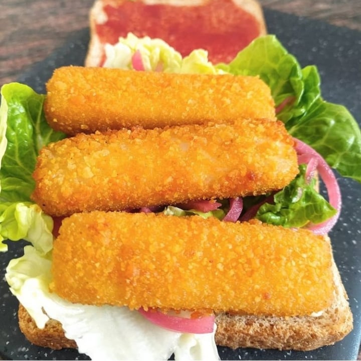 photo of Vemondo Vegan fishfingers shared by @dawnsplantkitchen on  16 Aug 2021 - review