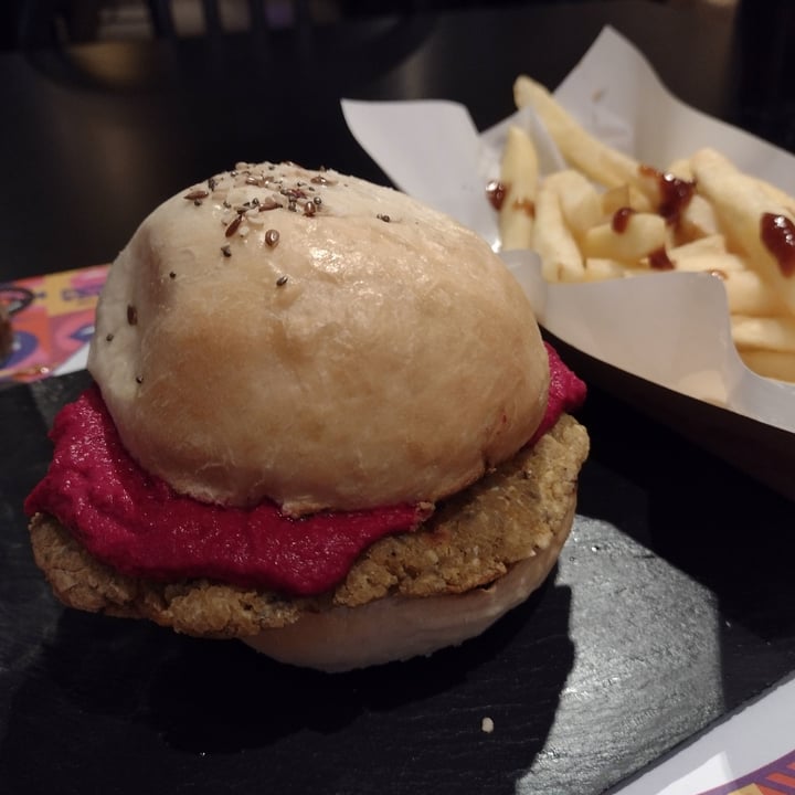 photo of Funky Town Hamburguesa de garbanzos shared by @omgkaren on  02 Aug 2021 - review