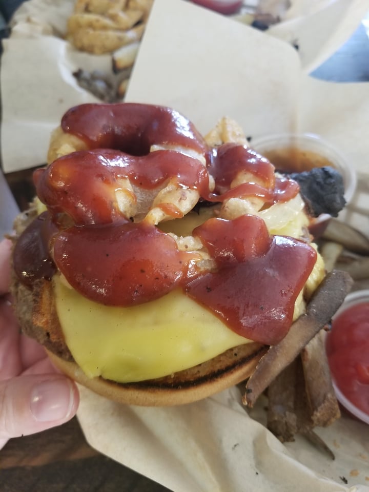 review photo of Federalist Public House Bacon cheddar burger shared by @wellnesswize on 11 Nov 2018 - review