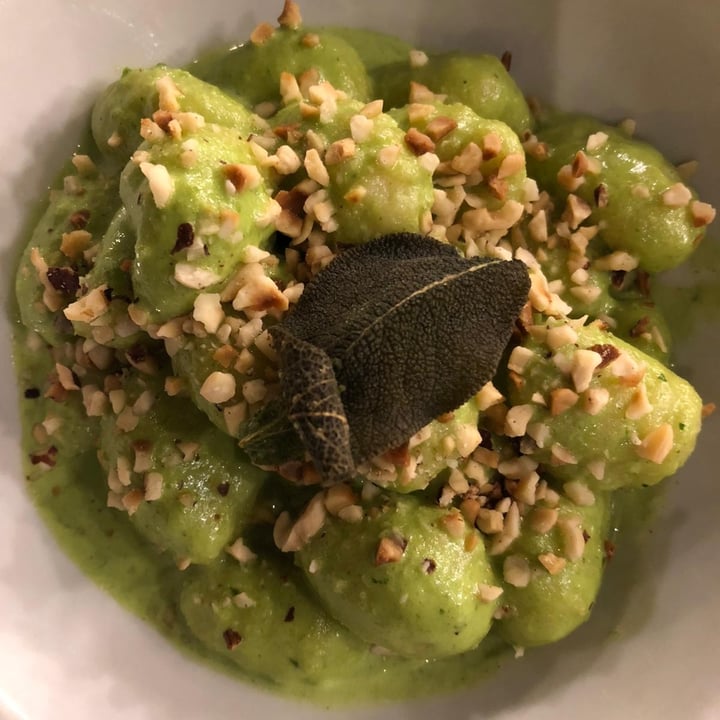 review photo of Osteria della Balera Gnocchi con crema di zucchine, crumble di nocciole e salvia fritta shared by @micheladallavalle on 19 Mar 2022 - review