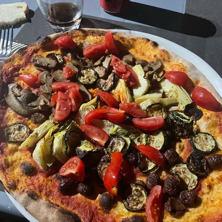 photo of Boogie Bistrot pizza 4 stagioni piu pomodori e zucchine fritte shared by @petrat on  25 Jul 2022 - review