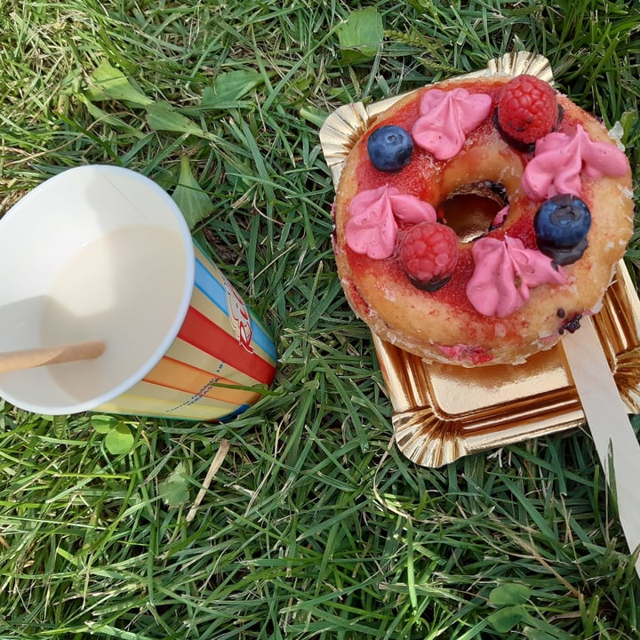 review photo of Orxateria Ribera Donut Frutos Del Bosque shared by @claraceballos15 on 19 Sep 2022 - review