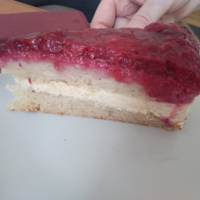 Photo of the dish “Himbeerkuchen mit weißer Schokoladencreme”