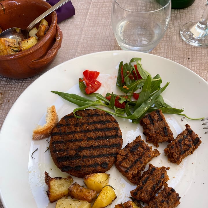 photo of LAPIS Agriturismo Burger Con Patate Al Forno shared by @antonellamaione on  16 Sep 2022 - review