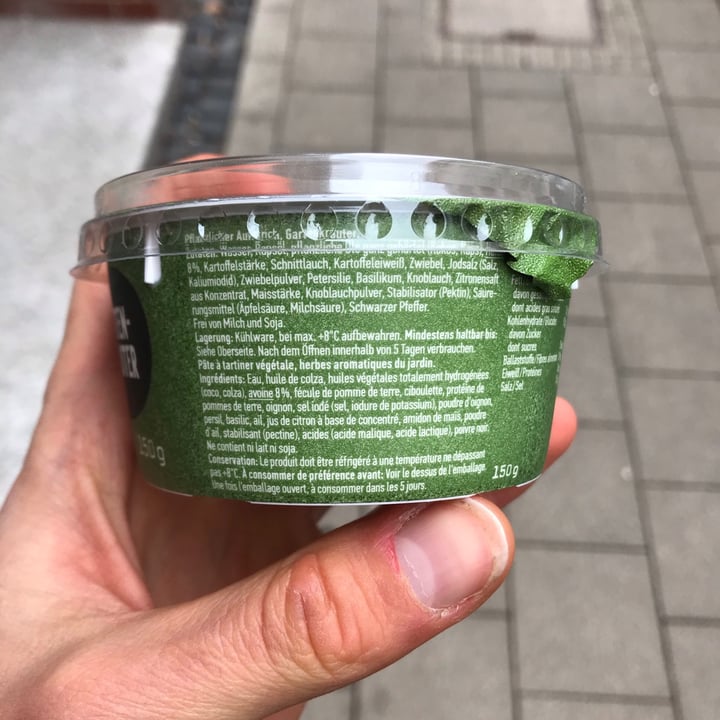 photo of Oatly Aufstrich Gartenkräuter shared by @david- on  31 May 2021 - review