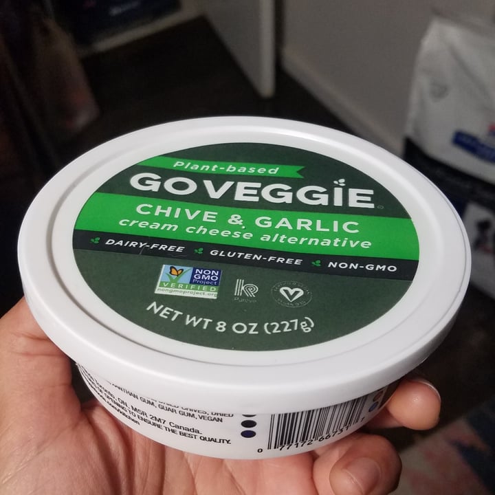 photo of GO VEGGIE Chive & Garlic Cream Cheese Alternative shared by @chefvi13 on  08 Jan 2022 - review