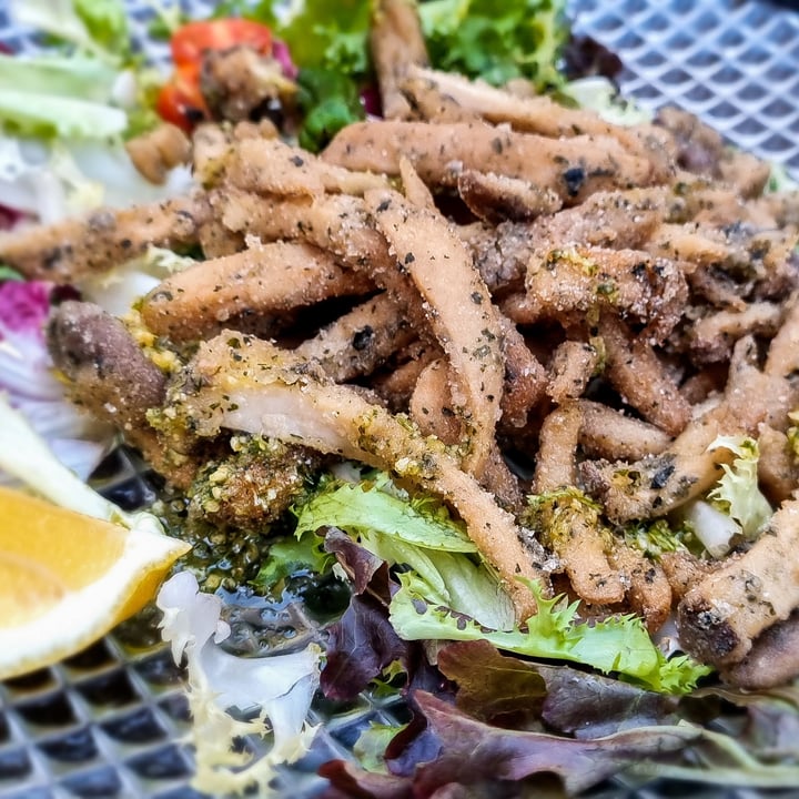 review photo of La Veganesa rabas de setas shared by @tropecientaspatas on 22 Oct 2022 - review