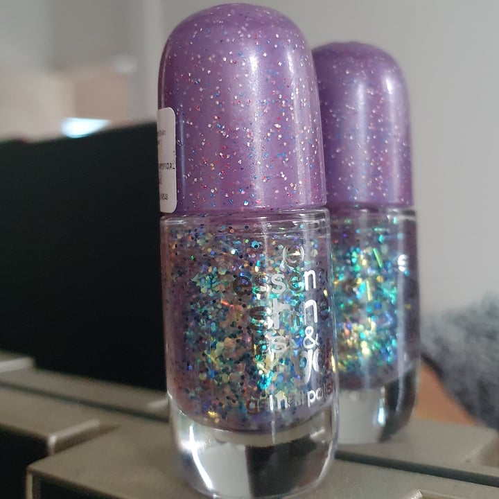 review photo of Essence Last & Go Gel Nail Polish shared by @valgmon on 25 May 2021 - review