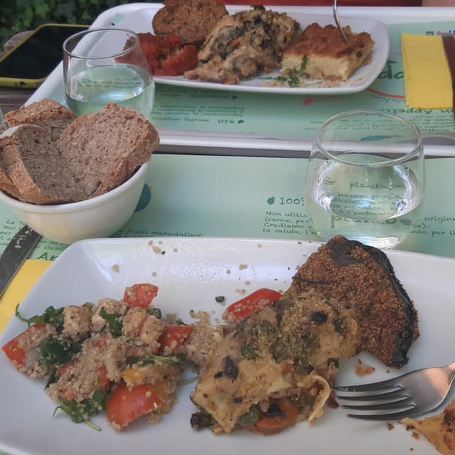 Foto del piatto “buffet al peso”