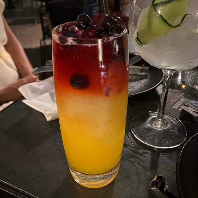 Foto del plato “Limonada de te verde, miel y frutos rojos”