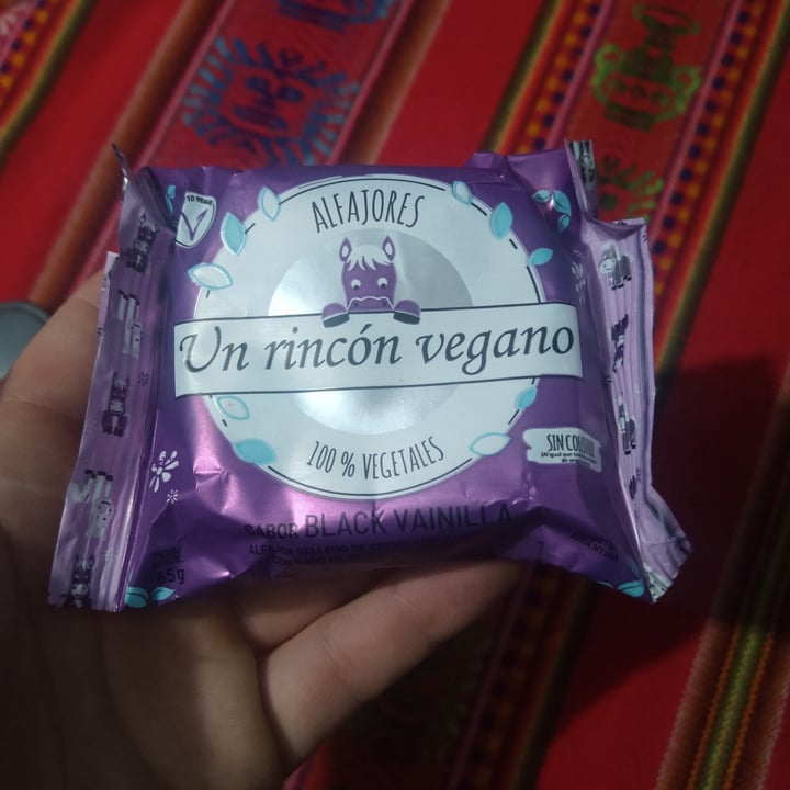 photo of Un Rincón Vegano Alfajor Black Vainilla shared by @pablonico on  13 Oct 2021 - review